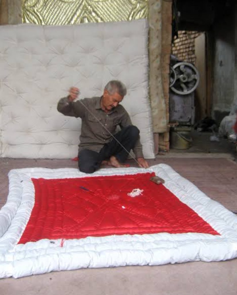 The warmth of cotton quilt, pine nuts peanuts